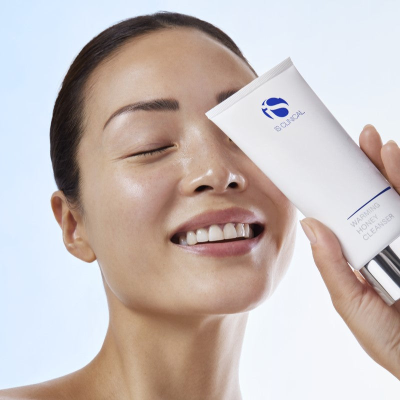 iS CLINICAL Warming Honey Cleanser 120ML