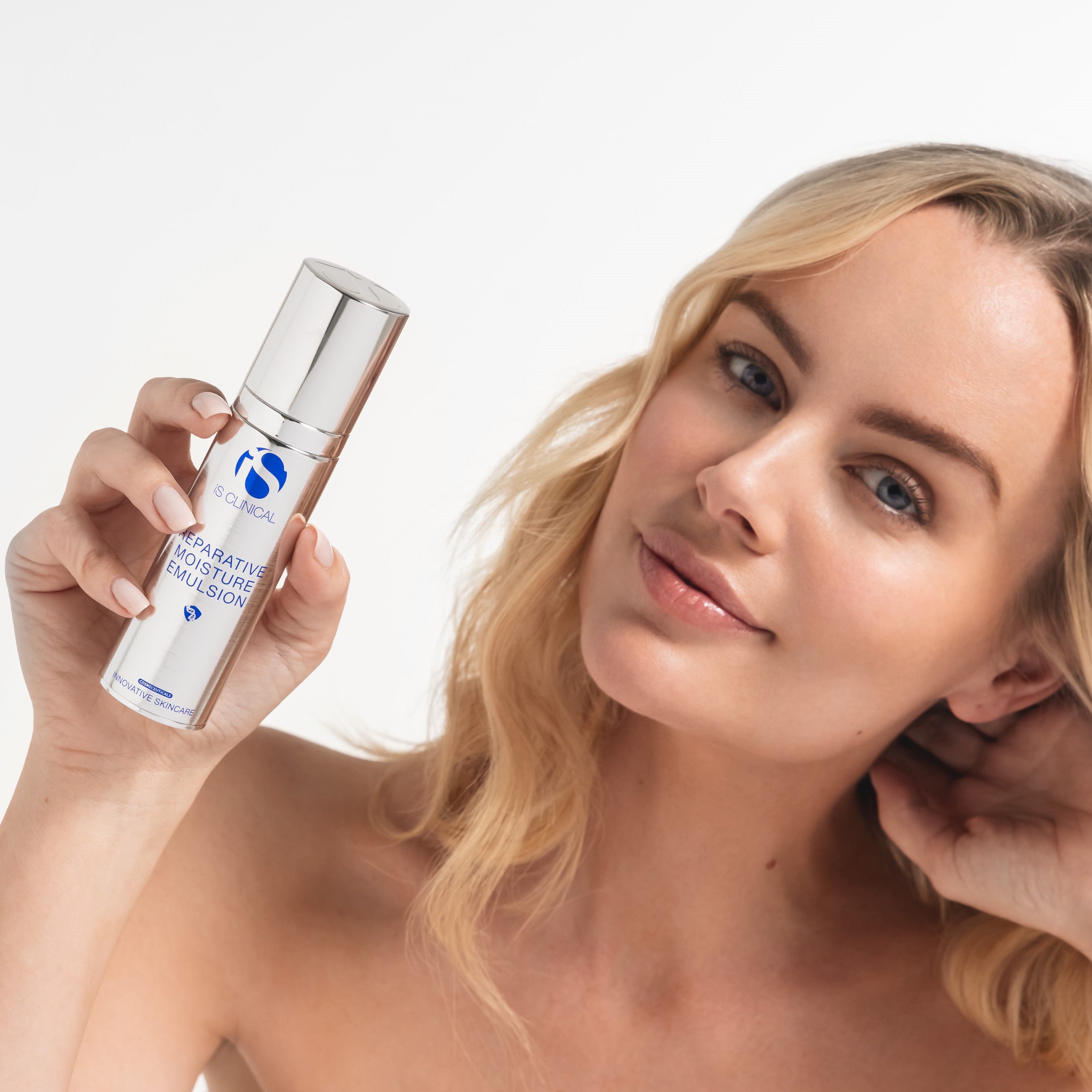 iS CLINICAL® Reparative Moisture Emulsion