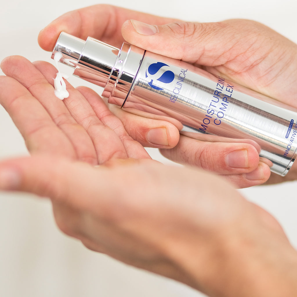 iS CLINICAL® Moisturizing Complex