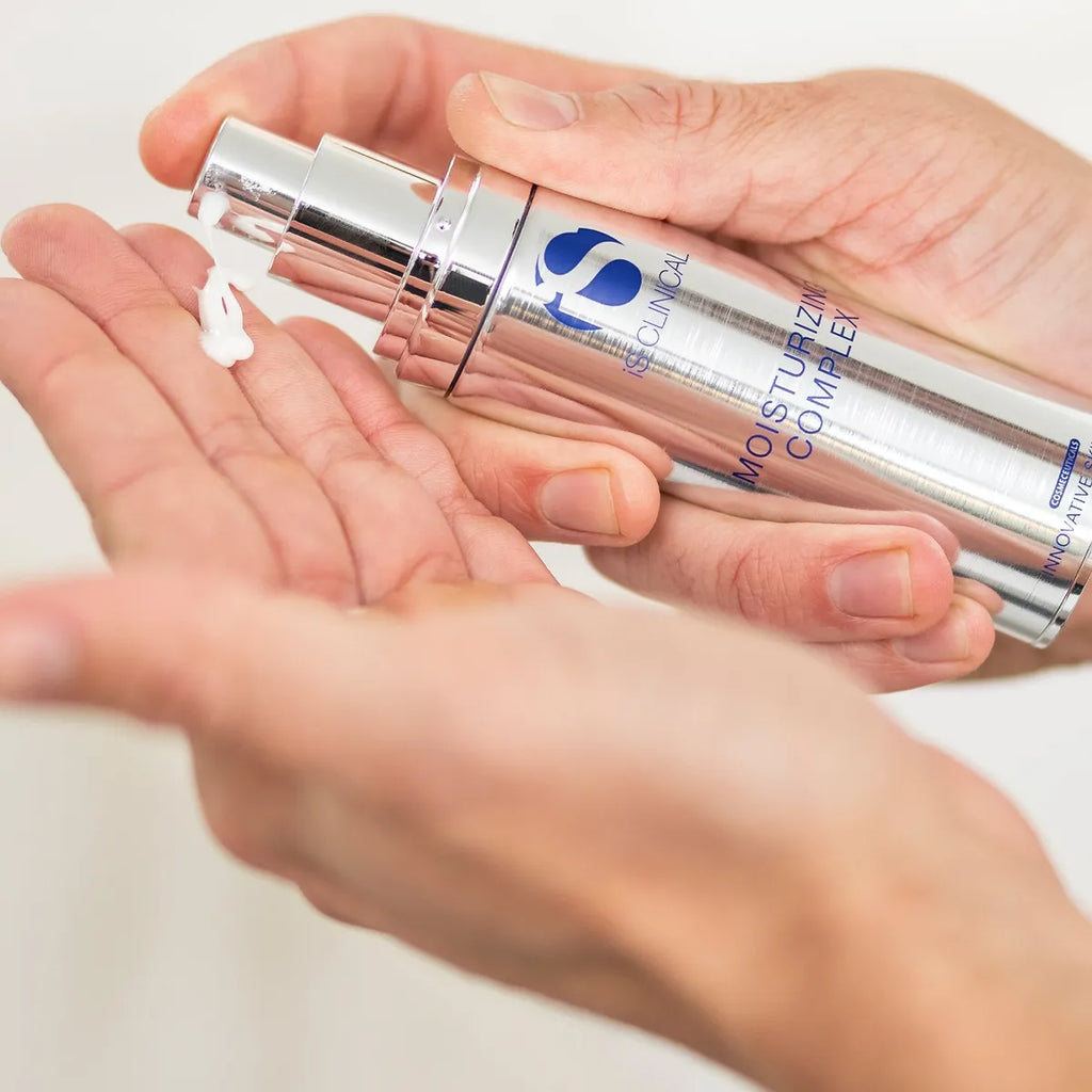 iS CLINICAL® Moisturizing Complex